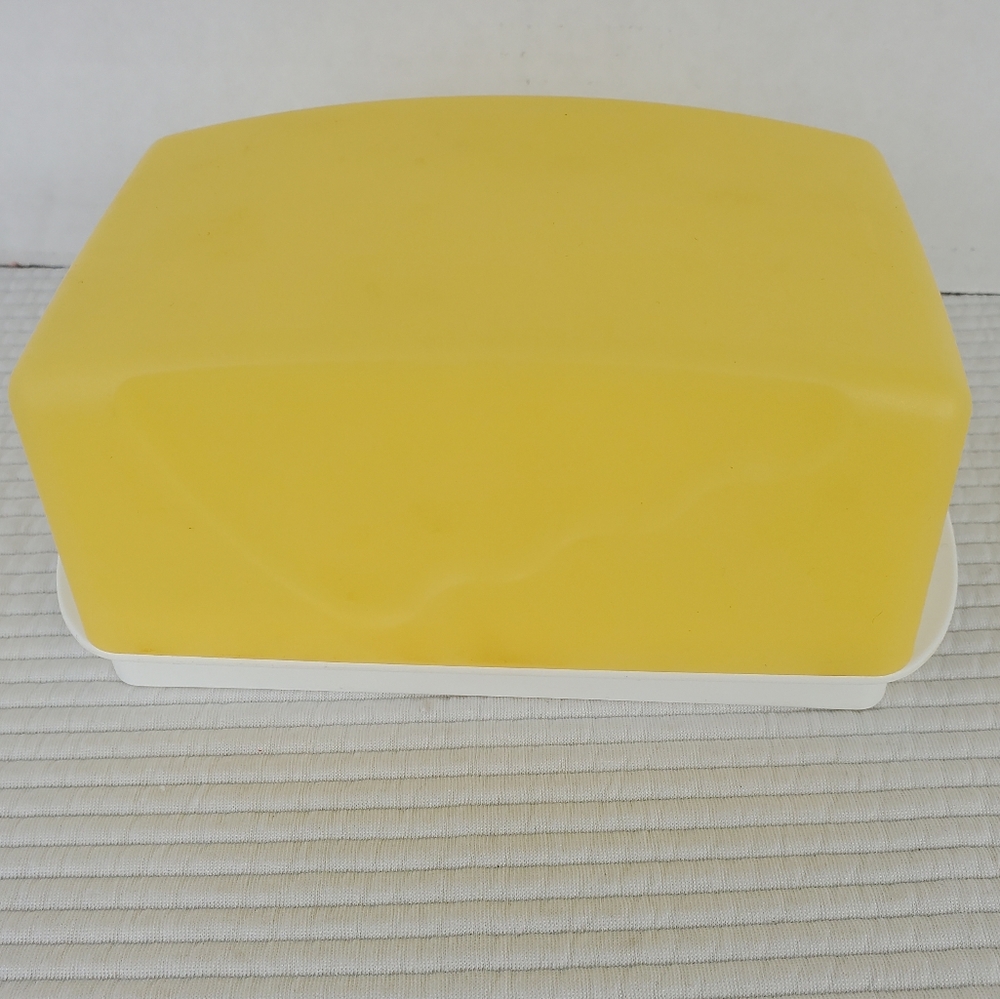 Tupperware Buddy Butter Keeper Dish Yellow Plastic 6"x3.5" Cheese